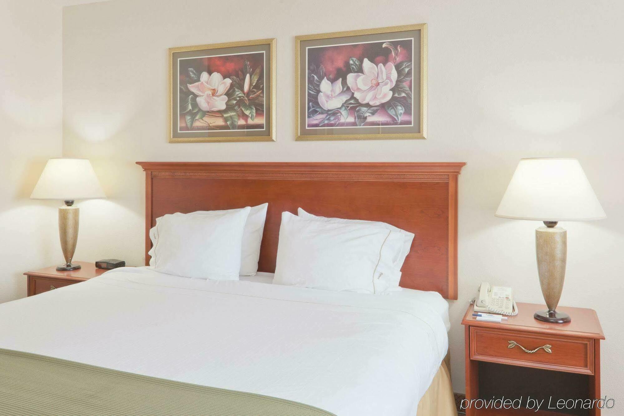 Holiday Inn Express Marshall, An Ihg Hotel Ngoại thất bức ảnh