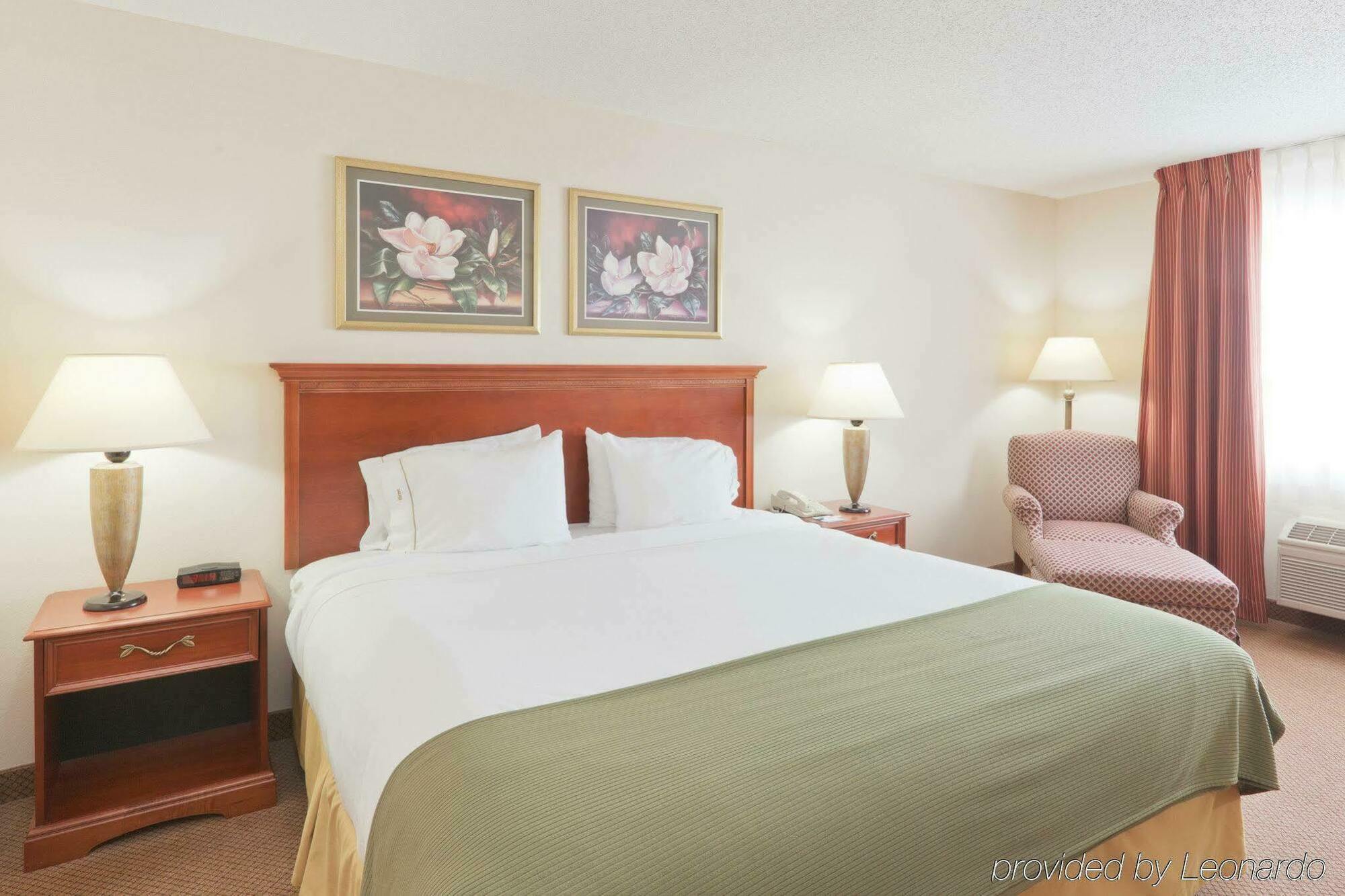 Holiday Inn Express Marshall, An Ihg Hotel Ngoại thất bức ảnh