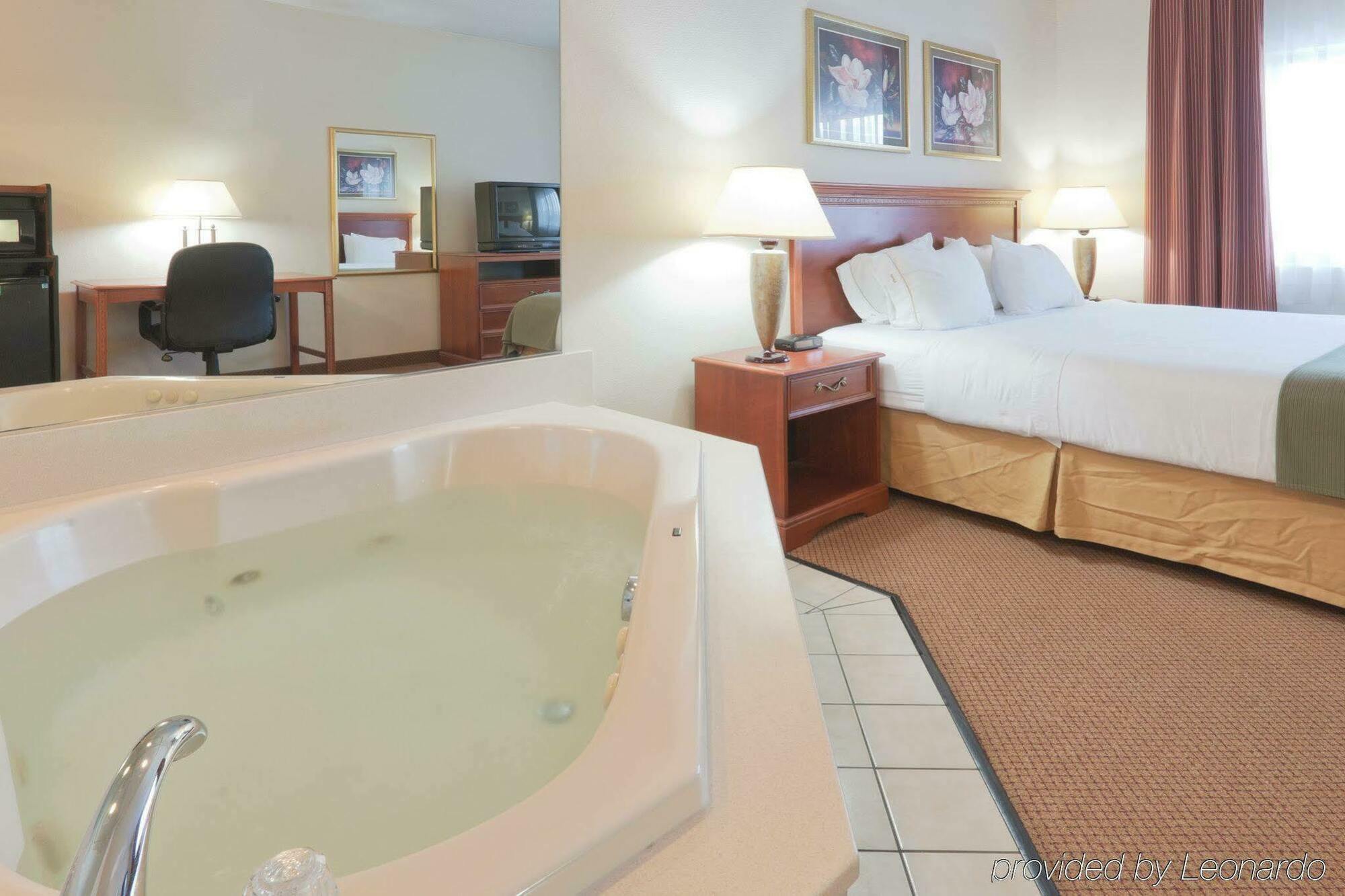 Holiday Inn Express Marshall, An Ihg Hotel Ngoại thất bức ảnh